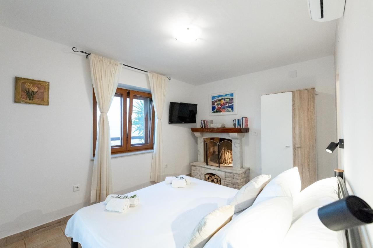 Seafront Villa Endless View Blato  Exterior photo